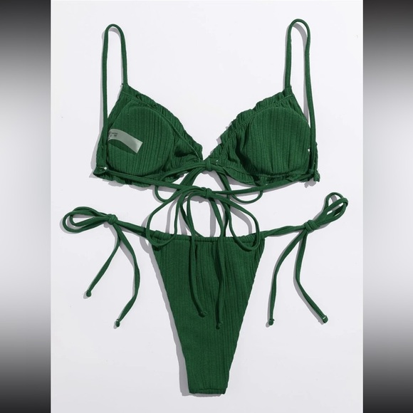 Green bikini - Picture 2 of 2